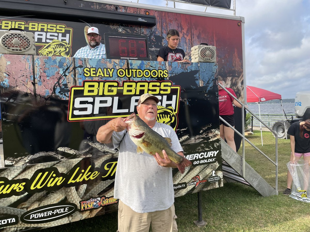 Kicks 105 tweet media