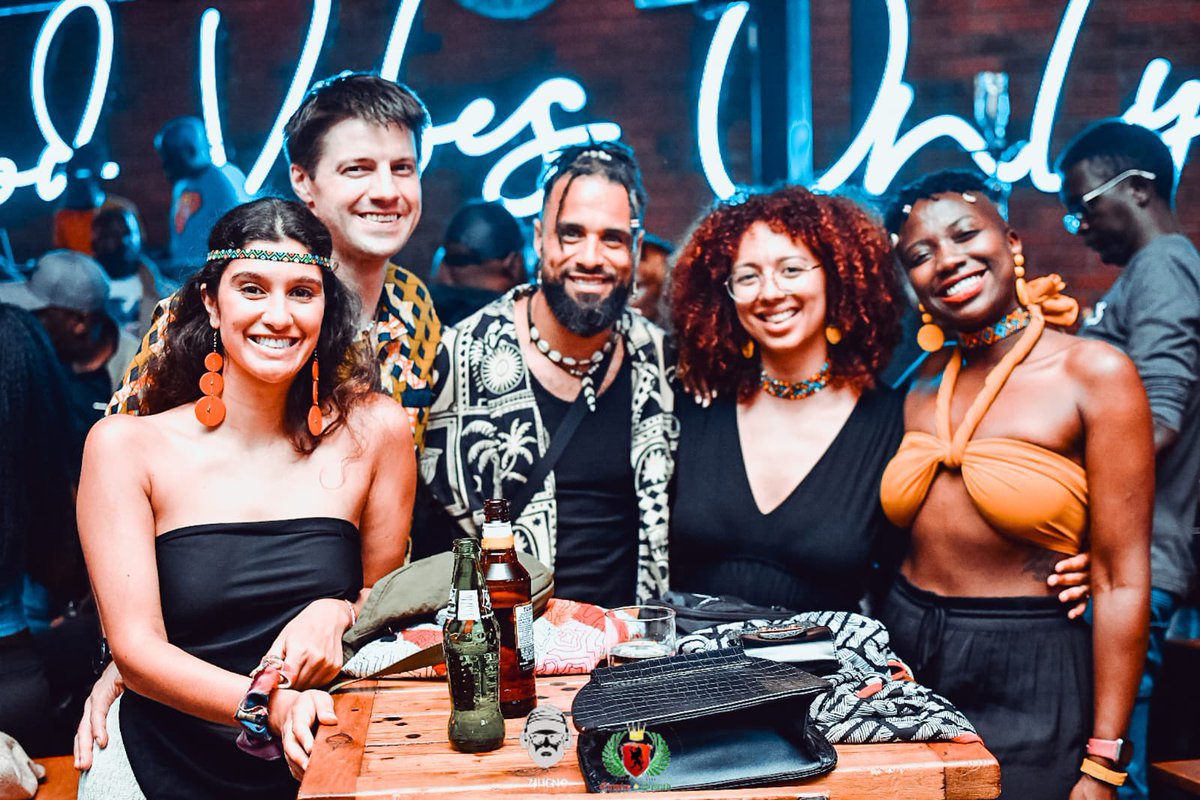 Good Vibes <a href="/BarNextDoorKe/">The Bar Next Door Ke</a> 

📷 <a href="/shengspear_1/">LUPO 🦊</a>