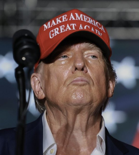 AntiTrumpCanada's tweet image. Bruce Springsteen, who Trump called a “dried out prune,” is 75 years old: vibrant, sharp &amp;amp; full of life. The guy on the right with the vag neck on his ugly Mussolini face is 3 years older. I guess Fascism ages you, huh?