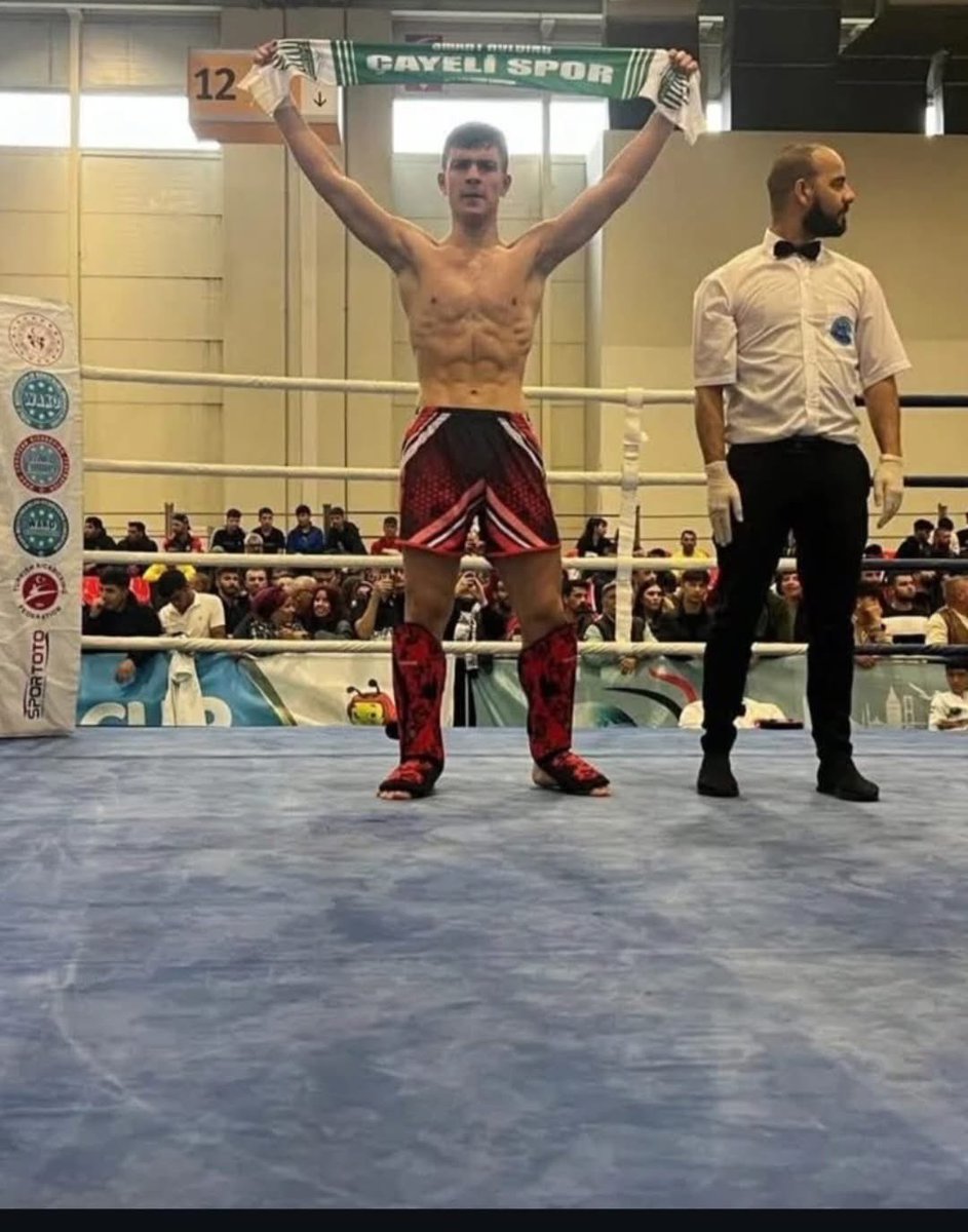 Antalya'da düzenlenen Dünya Kick Boks Şampiyonasında rakiplerini tek tek eleyerek Dünya Şampiyonu olan ilçemizin evladı Enes Koçal'ı büyük bir gururla, canıgönülden tebrik ediyoruz. Yürüyedur evlat!