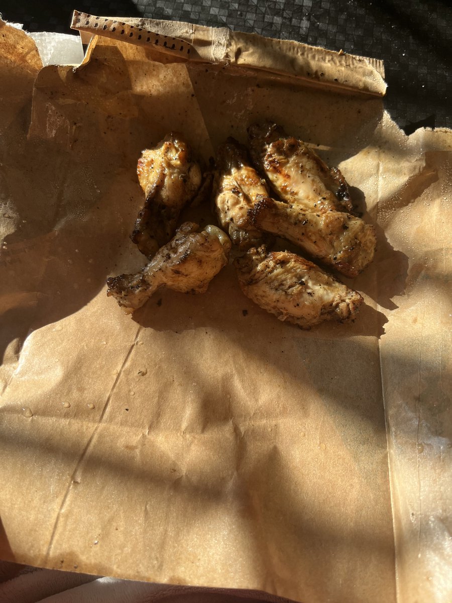 FatGirlRealLife's tweet photo. @NandosSA are you guys running out of sauce? Geez, just asking for a bit of sauce here, we all struggling but are things that bad for you guys? Eish! #Nandos #NoSauceNandos https://t.co/Fc6PxlpTSb