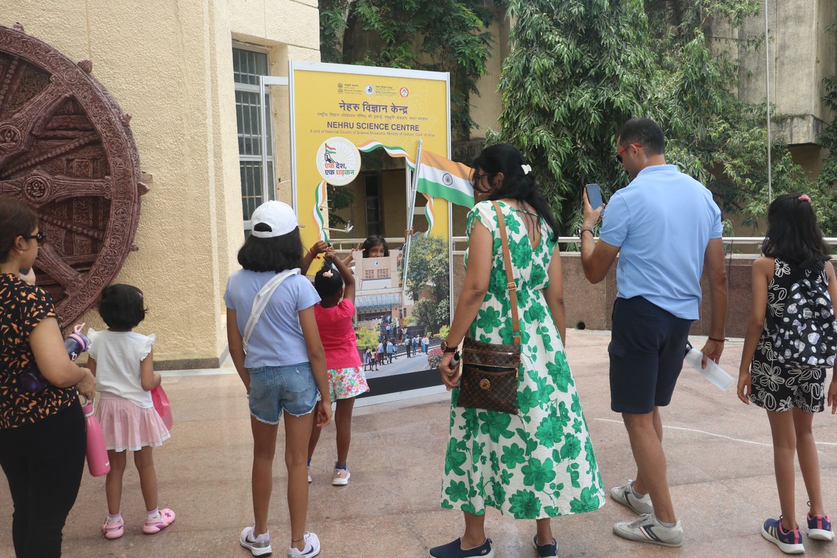 Selfie with National Flag #ekdeshekdhadkan 

<a href="/MinOfCultureGoI/">Ministry of Culture</a> 
<a href="/ncsmgoi/">National Council of Science Museums-NCSM</a>