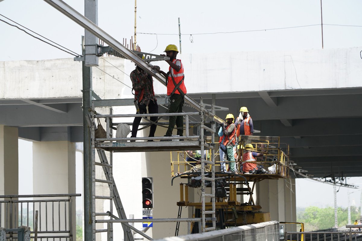 IrconOfficial's tweet image. IRCON has successfully installed and commissioned the entire Over Head Equipment (OHE) across 169 Track km (82 Route km) on the Delhi-Ghaziabad-Meerut corridor of NCRTC project marking a major milestone in the development of India’s first Semi-High-Speed Regional Rapid Transit…
