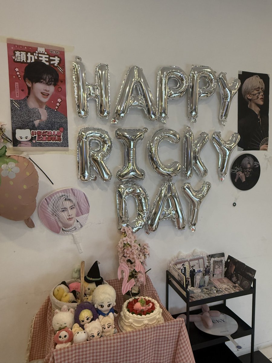 sqrdiary's tweet photo. day 2 of #ddalgirui ended!! tysm to everyone who came to our ricky event hehe so grateful for ur support!! 💗💗 https://t.co/morbVBtoGI