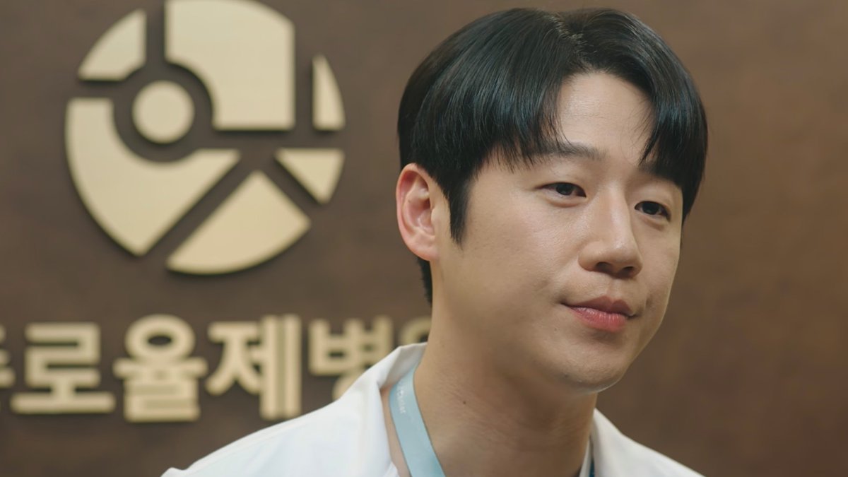 whiterosestea's tweet photo. Dowon’s character represents a mature man who is emotionally and financially stable, capable of committing to a serious relationship. He has already resolved his inner conflicts. Every woman should have a man like him 😭🫶🏻

#JungJoonWon #ResidentPlaybook
#ResidentPlaybookEp12 https://t.co/VjJ8K0Zy3n