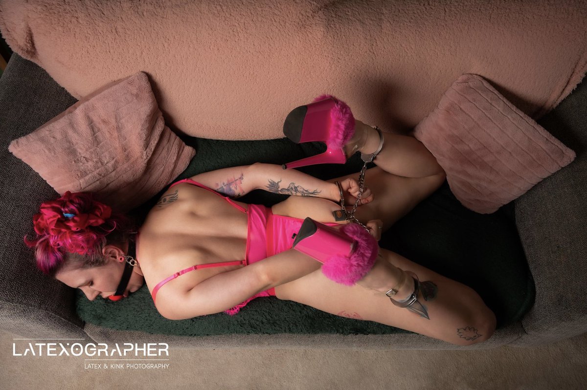 what is your preferred way to chill out in the evening????This is mine &amp; <a href="/MagiAuroraSkies/">Aurora Skies 🧚🏼🩷✨</a> fav way