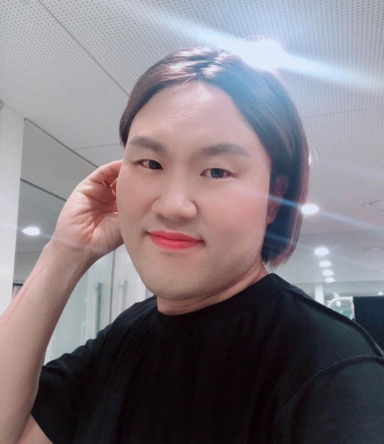 gomdolihae7943's tweet photo. 시작은 달콤허게 셀카로 시작~
요즘 완전 빠져있는 프로젝트 하나 알려줄까?
@virtuals_io ~❤️ 세련되고, 쿨하고, 딱 나한테 어울리는 vibe 👀
웹3 세상, 이제 어렵지 않아. 버츄얼이랑 있으면 나도 당당하게 한 발 더 나아갈 수 있거든.
앞으로가 더 기대돼…😘
#VirtualYapping #VIRTUAL https://t.co/Ydyudkngx6