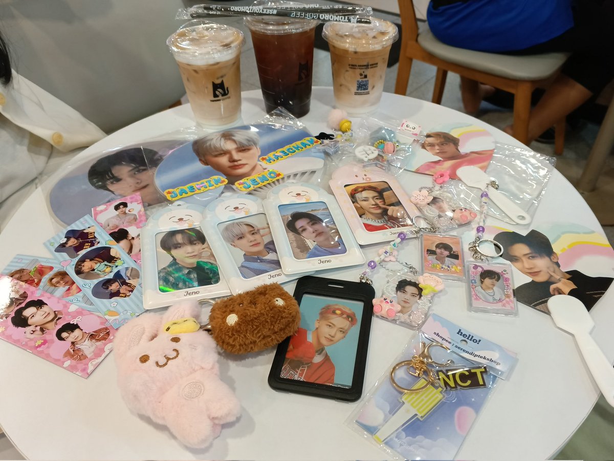 renjaesung's tweet photo. Big family, @taurusgirl1329 @ssunflowerky https://t.co/ZcLkxJA2wY