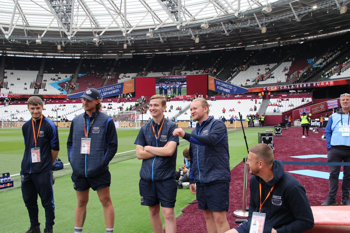 London Stadium (@londonstadium) on Twitter photo Thanks to Graham Potter and his staff, along with the <a href="/WestHam/">West Ham United</a> match day team for the recognition, after the London Stadium Grounds Team were awarded the <a href="/premierleague/">Premier League</a> pitch of the season 🙌
A great honour and well deserved for James and his team 🏆 Thanks to Graham Potter and his staff, along with the <a href="/WestHam/">West Ham United</a> match day team for the recognition, after the London Stadium Grounds Team were awarded the <a href="/premierleague/">Premier League</a> pitch of the season 🙌
A great honour and well deserved for James and his team 🏆