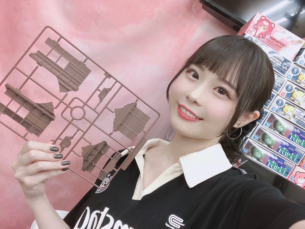 #プラモ教習所♡ハートルーム 第30回
ありがとうございました！

諏訪大社 下社秋宮ーその６ー
今回は神楽殿の墨入れをしました！
手を加えていないところと比べると、だいぶ印象変わりますね✨
立体感と深みが出てとってもいい出来！

次回6/15(日)も引き続きよろしくお願いいたします！

みここ