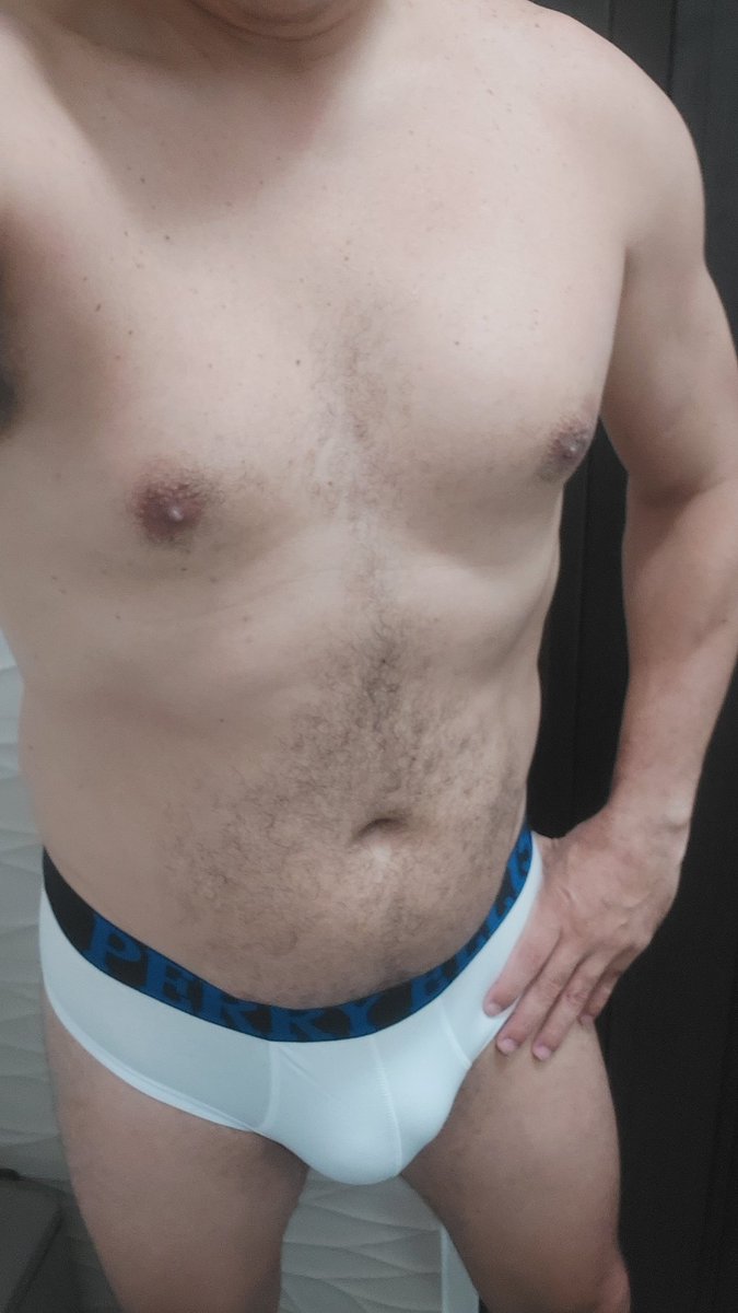 Buenos días, feliz Domingo para todos esos Machos maduros.... Donde están lo que le gusta coger un macho así...