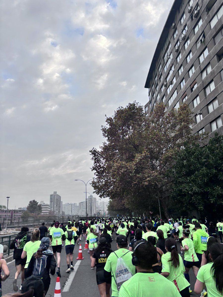 erickariasu2's tweet photo. Gran Maratón..!! #maratondeSantiago2025 #SantiagodeChile #MaratonDeSantiagoEnTVN https://t.co/IyldZVZQbG