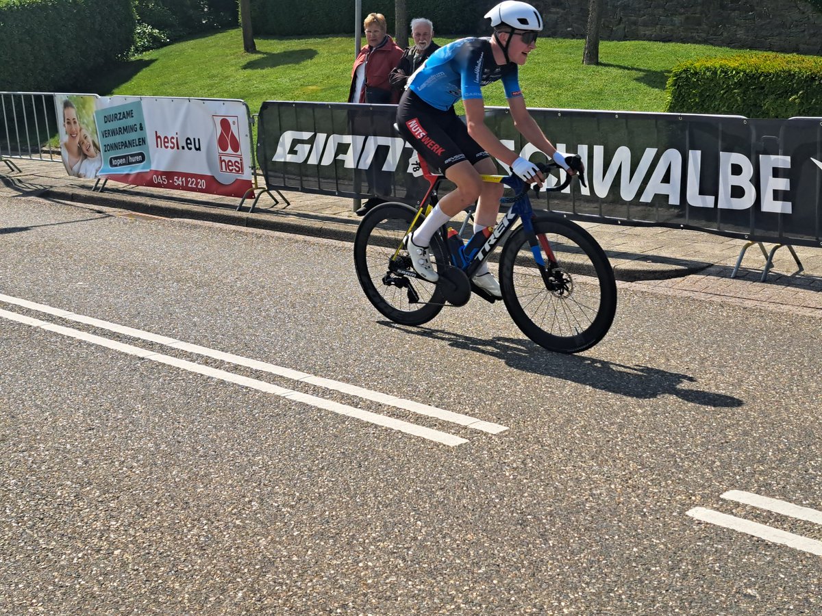 Sander Janssens blijft leider met nog twaalf ronden te gaan