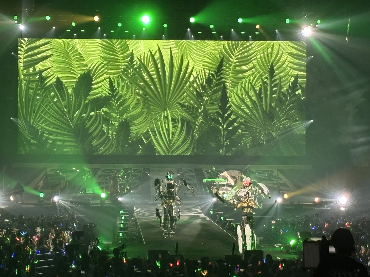 maya_no_a's tweet image. eoheohさんにご招待いただき
MSSPさんのLIVEにいってまいりました⚡️

色とりどりのペンラに愛されている皆さまが本当に素敵でした！！そしてロボット🤖もいた！😳とってもサンダーボルトぉぉでしたっ！⚡️(お写真等は撮影OKタイムのものです)

#MSSP横アリ 
#MSSPファイナルサンダーボルト