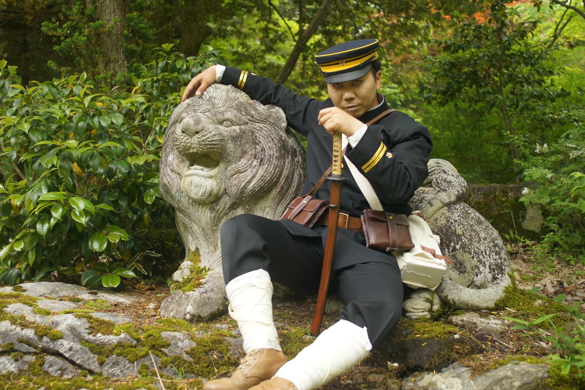 コスガタ石油の里で撮影させて頂きました③
俺が無理言ってライオン像を剣牙虎に見立てて貰いましたｗｗ

漫画「皇国の守護者」より
新城直衛中尉

#コスガタ石油の里
#コスプレ
#皇国の守護者

※本人掲載許可済み