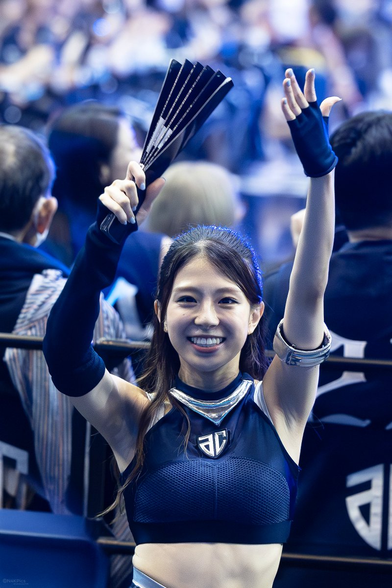 basketN4K's tweet photo. 25.05.18 A千葉 vs 富山G

今日はこちら!!
ロゴの様に燃えるような応援だった🔥
そしていつも可愛いSARAHさん☺️

#アルティーリ千葉
#Aills #SARAH さん https://t.co/HnxjNUcCL1