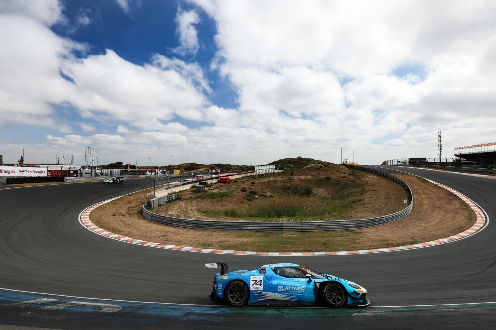 Dustin Blattner and Dennis Marschall dominate the Bronze Cup with the Kessel Ferrari. They take the chequered flag first in class ahead of the CSA McLaren of Arthur Rougier and Isaac Tutumlu López, and Winward AMG of Gabriele Piana and Rinat Salikhov.

📸 SRO/JEP | #GTWorldEurope