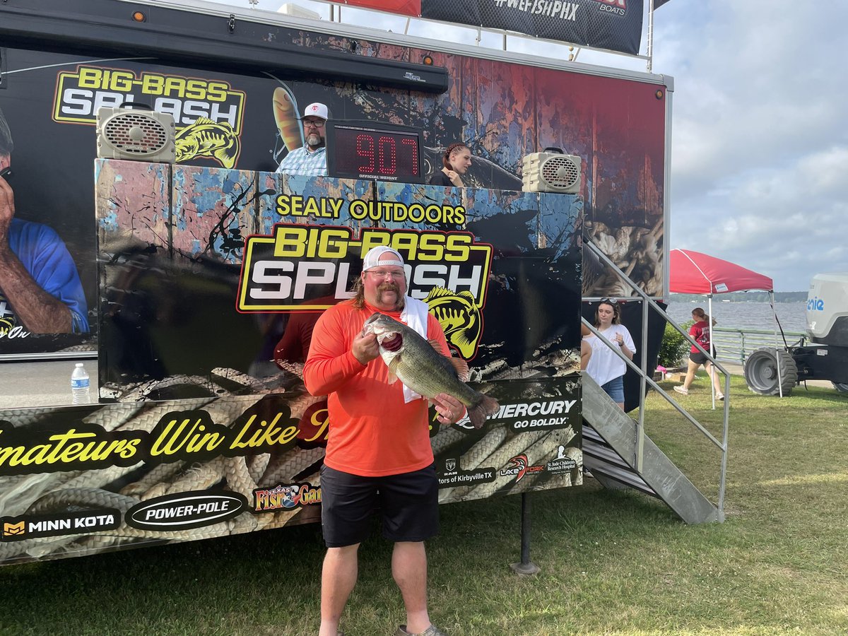 Kicks 105 tweet media