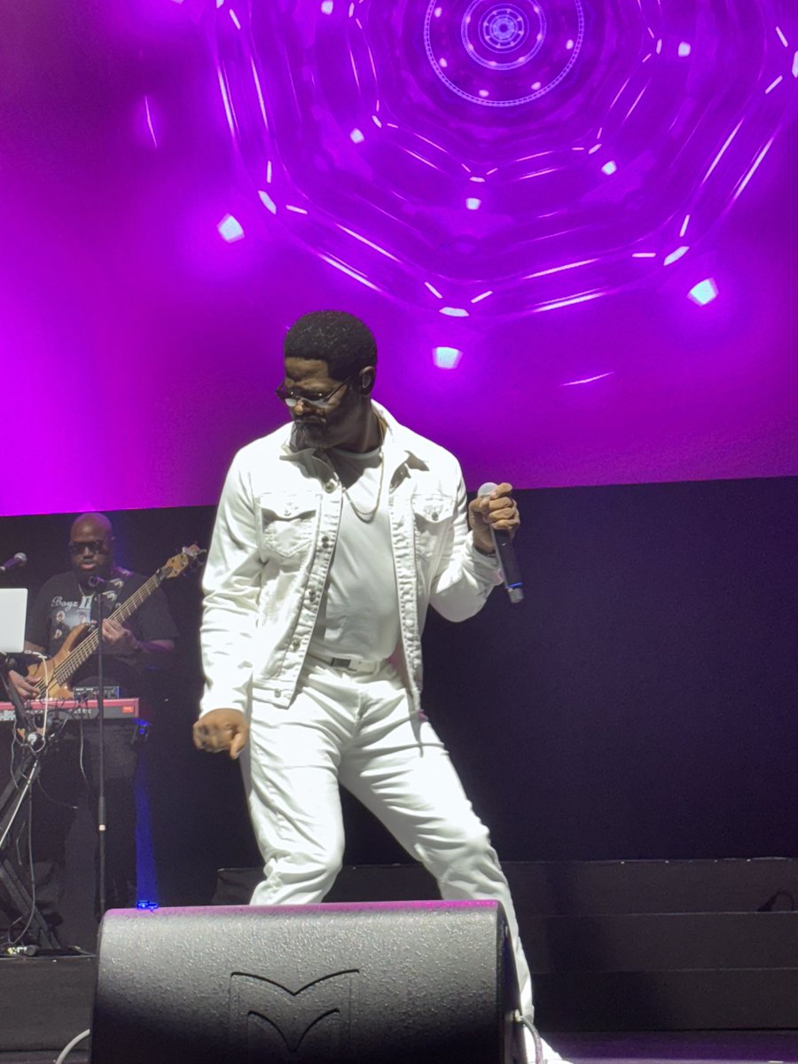 forondagrace08's tweet photo. Nathan, Shawn and Wanya of #boyziimen just pulled off a sold out concert in #aranetacoliseum . Congratulations @WilbrosLive and thank you for the #allaccesspass ! ππ #boyziimenmanila #boyziimenliveinmanila #boyziimeninmanila #boyziimenlive https://t.co/QmwrPwE5NE
