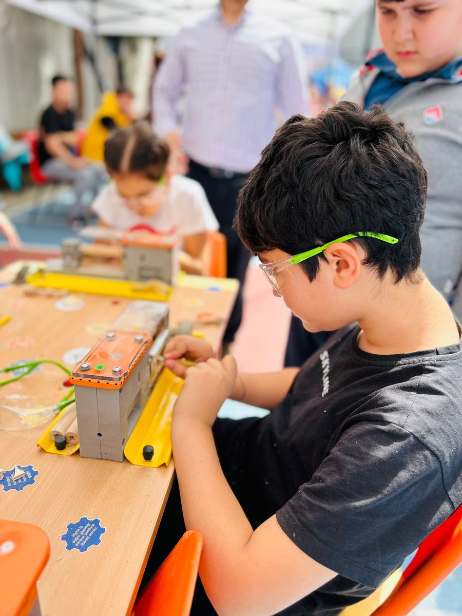 BursaBk's tweet photo. 📍BK Nilüfer Kampüsümüzde coşkulu bir Minifest gerçekleştirdik!
🎉 Bilim ve sanat dolu bu özel günde öğrencilerimizle bir araya gelmenin mutluluğunu yaşadık.
#Minifest #BilimVeSanat #BKNilüfer #GeleceğinYıldızları https://t.co/Ynwo9BXOoO