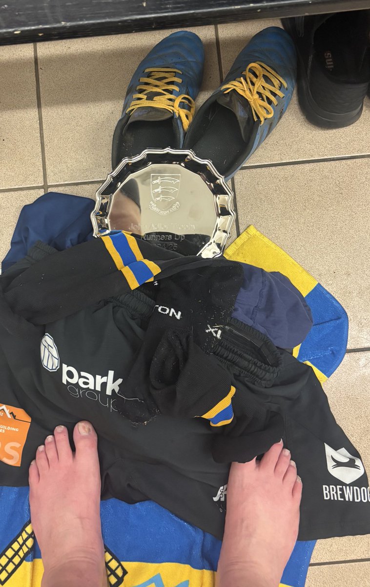daddyredbeard3's tweet photo. Despite a dominant performance, triple champ wasn’t meant to be. Still a great season and today’s hangover is well deserved. Just look at this pile of filth following the game. Just dripping in sweat and musk. What you would give to get a good $niff. Now $end for coffee.

#findom https://t.co/KmkBMzK28U