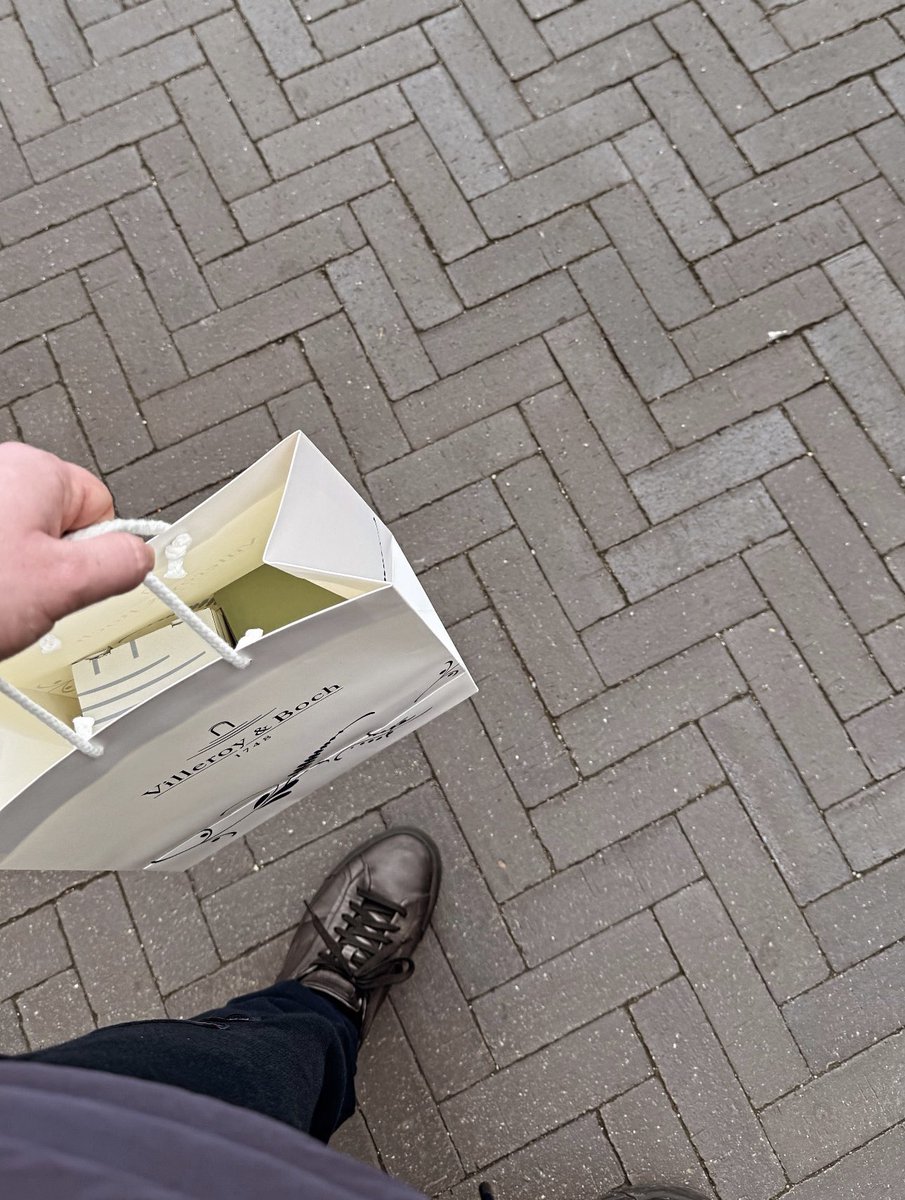 If your surroundings don’t reflect beauty or intention, your ‘self-love’ might just be noise. Aesthetic is self-respect in physical form.