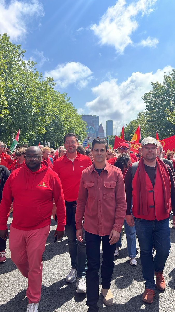 Wat een krachtig signaal! Stop de aanvallen op Gaza en de Gazanen nu! Kabinet; neem actie! #RodeLijn