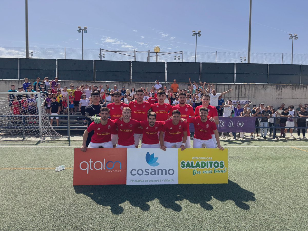 paradasbalompie's tweet photo. Dura derrota la de hoy, no queda más que seguir y trabajar para el partido de vuelta!!! Dar las gracias a los aficionados desplazados.💜🤍 https://t.co/YvrLUDpF9C