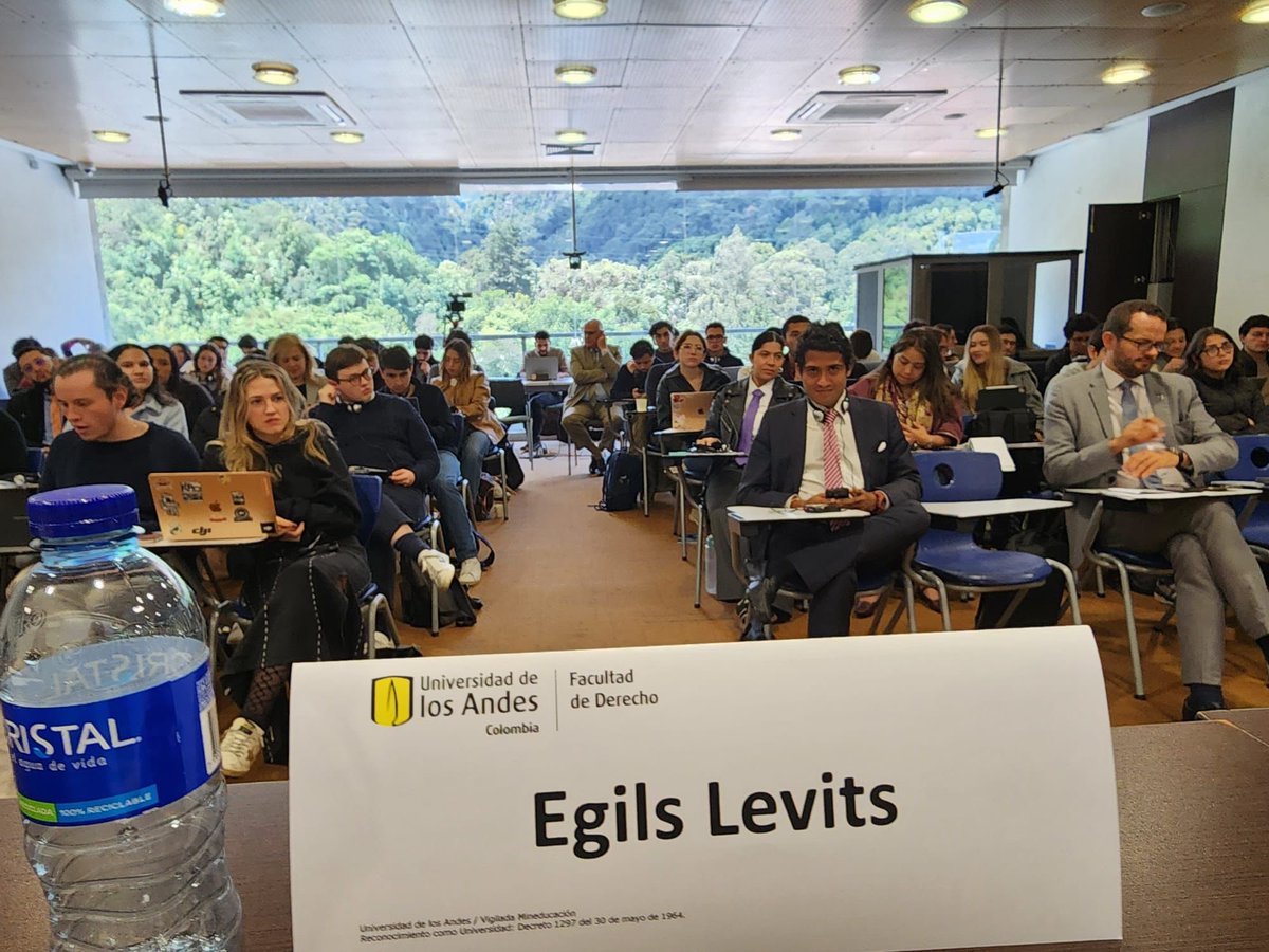 Kolumbijā, Bogotā, Universidad de los Andes referēju par populismu.  Latīņamerikā tam ir ilgstoša tradīcija. Diskutējām, kāpēc tas tur joprojām ir nopietns attīstības kavēklis.