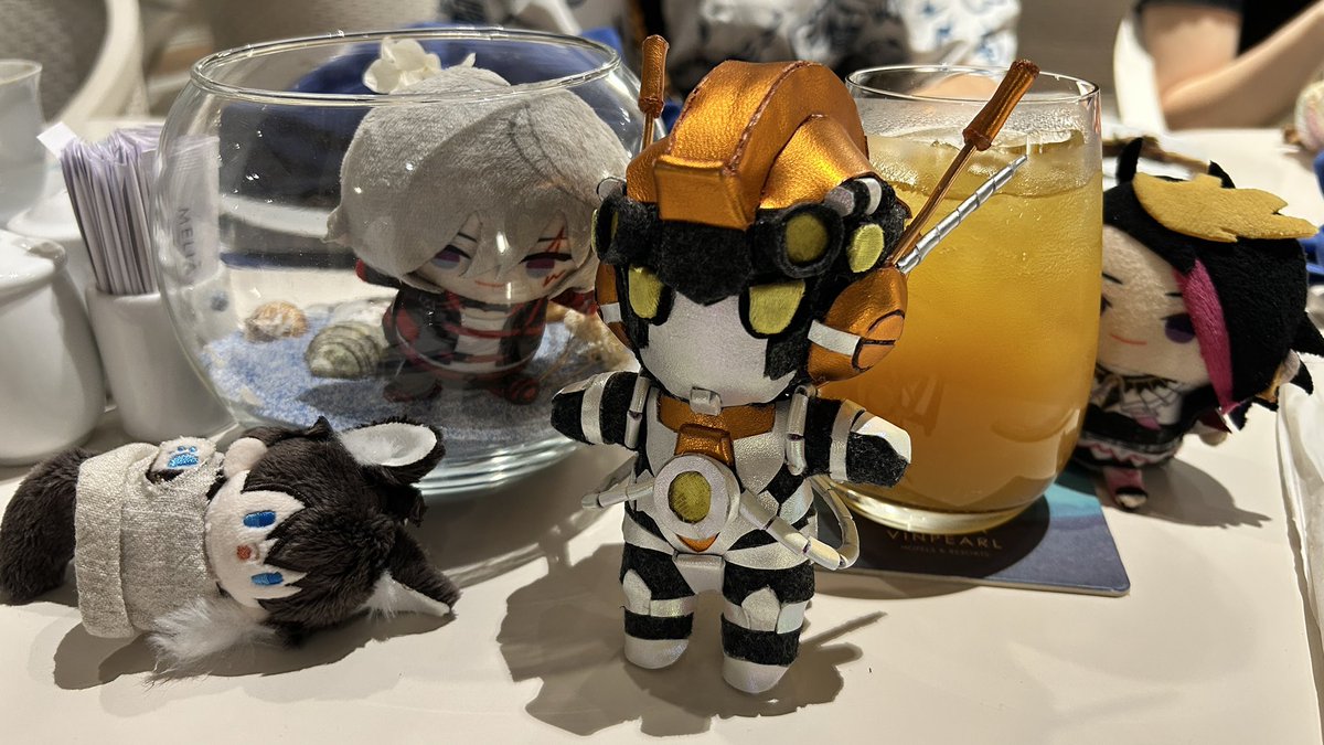 Ciko43siko's tweet image. Day one of the company trip! Trepan-sensei’s coming along for the fun!
#Transformers #trepan