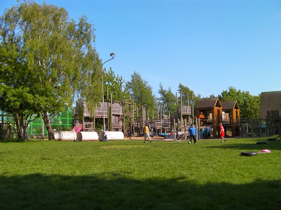 Get involved in a litter pick on Friday 23 May that aims to bin the stigma around drug and alcohol addiction and recovery 🗑

Takes place in Landport and Buckland at 10am and everyone is welcome! Meet at Ambition Portsmouth, 67 Kingston Road, PO2 7DX.
portsmouth.gov.uk/join-a-communi…