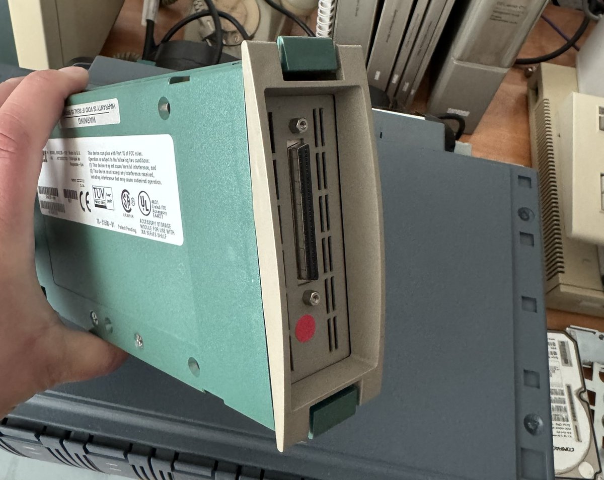 deccomputers's tweet photo. Another interesting #StorageWorks Building Block: DWZZB-VW – An HVD to SE SCSI converter that enables a StorageWorks shelf to be connected directly to an HVD SCSI controller. https://t.co/KxmSLISTfI