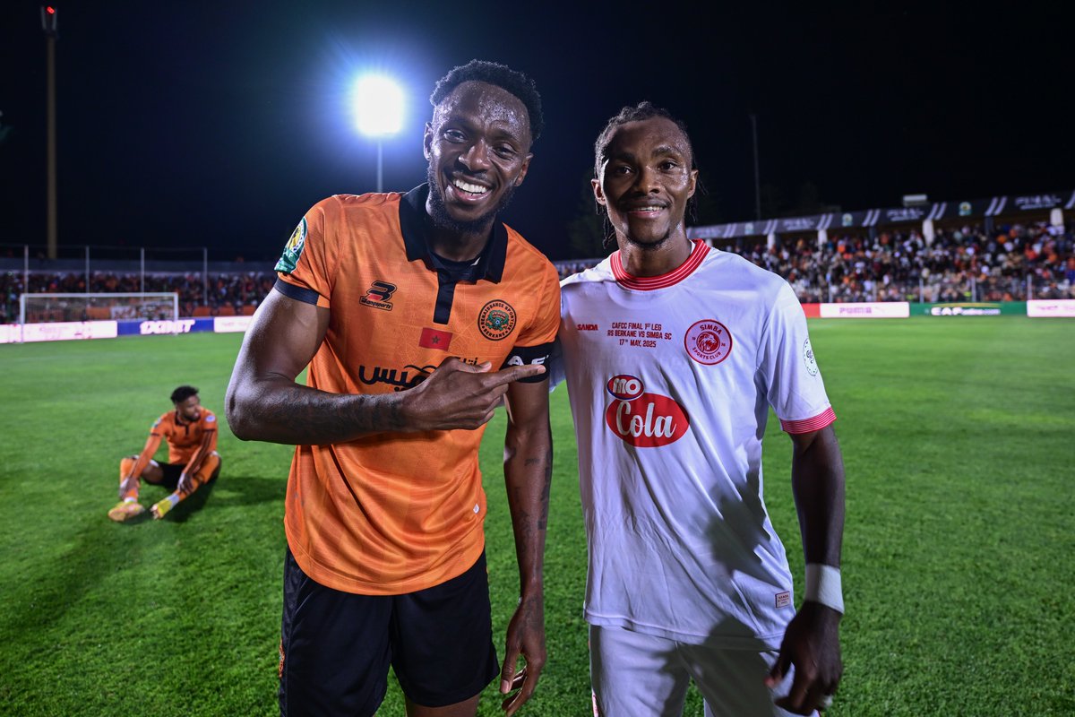 CAFCLCC's tweet photo. Burkinabès! 🇧🇫

A moment between Dayo &amp; Nouma after the first leg of the #TotalEnergiesCAFCC final. 🤍 https://t.co/1EN03iQCVX