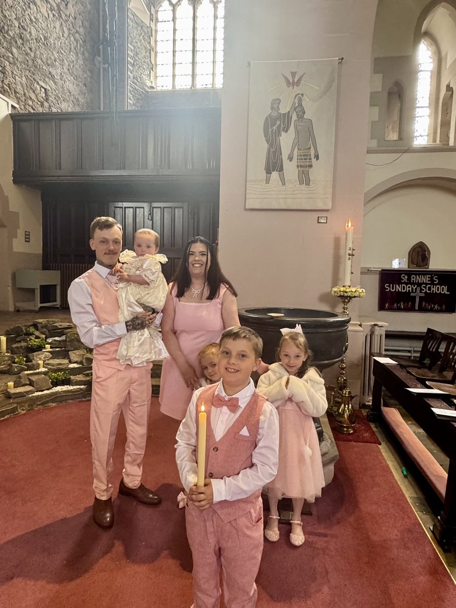 Wonderful to welcome Bonnie-Leigh Amanda Faith to the Lord's family through baptism at St Anne's. 

Shine as a light in the world  Bonnie-Leigh to the glory of God the Father!