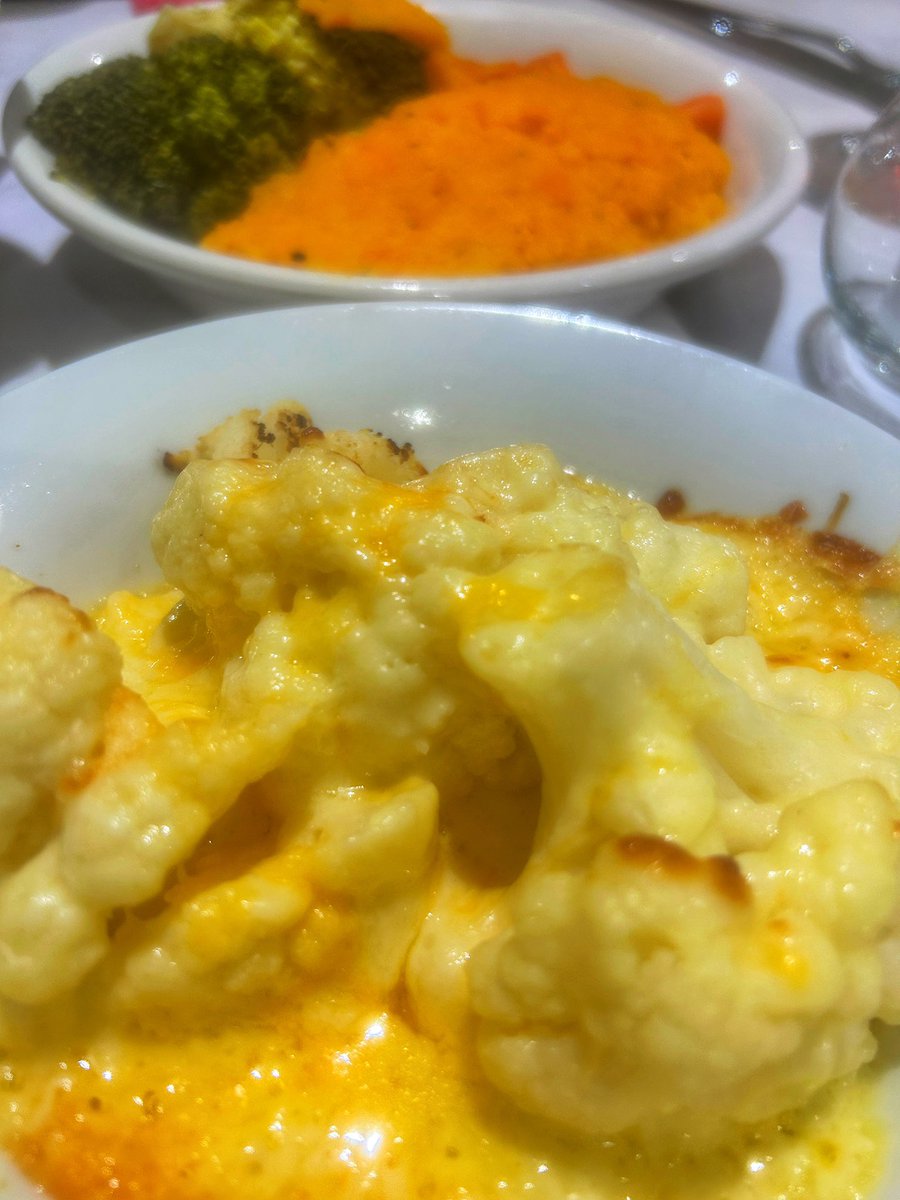 SwindyMiller's tweet image. Fab Sunday lunch today at Thomas Wright House in Byers Green (Spennymoor way). Two canny plates of food indeed. Recommended 👌 #northeastfood #codurham