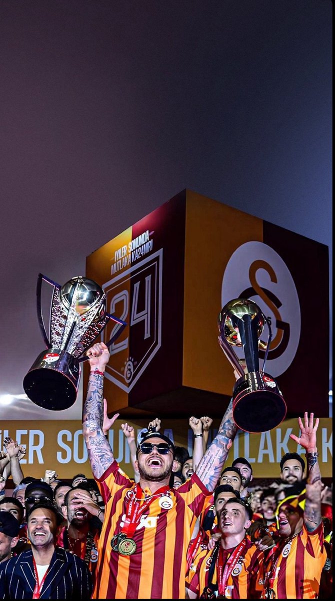ruyaaaaa_03's tweet photo. Onların 3 yildizi varsa bizim 5 yildimiz var ❤️💛 #galatasaraysampiyon #GSvKYS https://t.co/6sRNp6JLQi