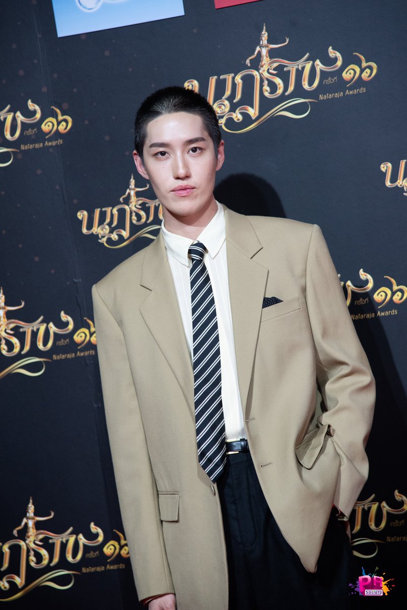 PRSocietyNews's tweet photo. ฮอร์โมน 2025 ป่ะคะเนี่ย~ ฟีลไลค์พี่ไผ่คัมแบคสุด ๆ กับลุคร่วมงาน นาฏราช ครั้งที่ 16 ของคุณ “ต่อ ธนภพ” เค้า~ 

#นาฏราชครั้งที่16 
#Thanapob_lee 
#ต่อธนภพ https://t.co/MesF0N83Y7