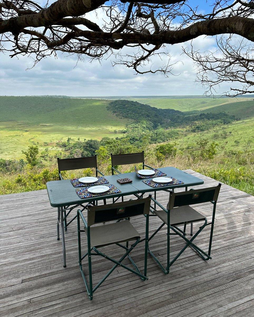 Kinshasa : Domaine et Réserve de Bombo Lumene 🇨🇩 Vous êtes bel et bien dans la capitale congolaise. Un panorama à couper le souffle vous attend à seulement quelques heures du centre-ville, dans la commune de Maluku. 

Créée en 1968, la Réserve de Bombo-Lumene appartient à l’État