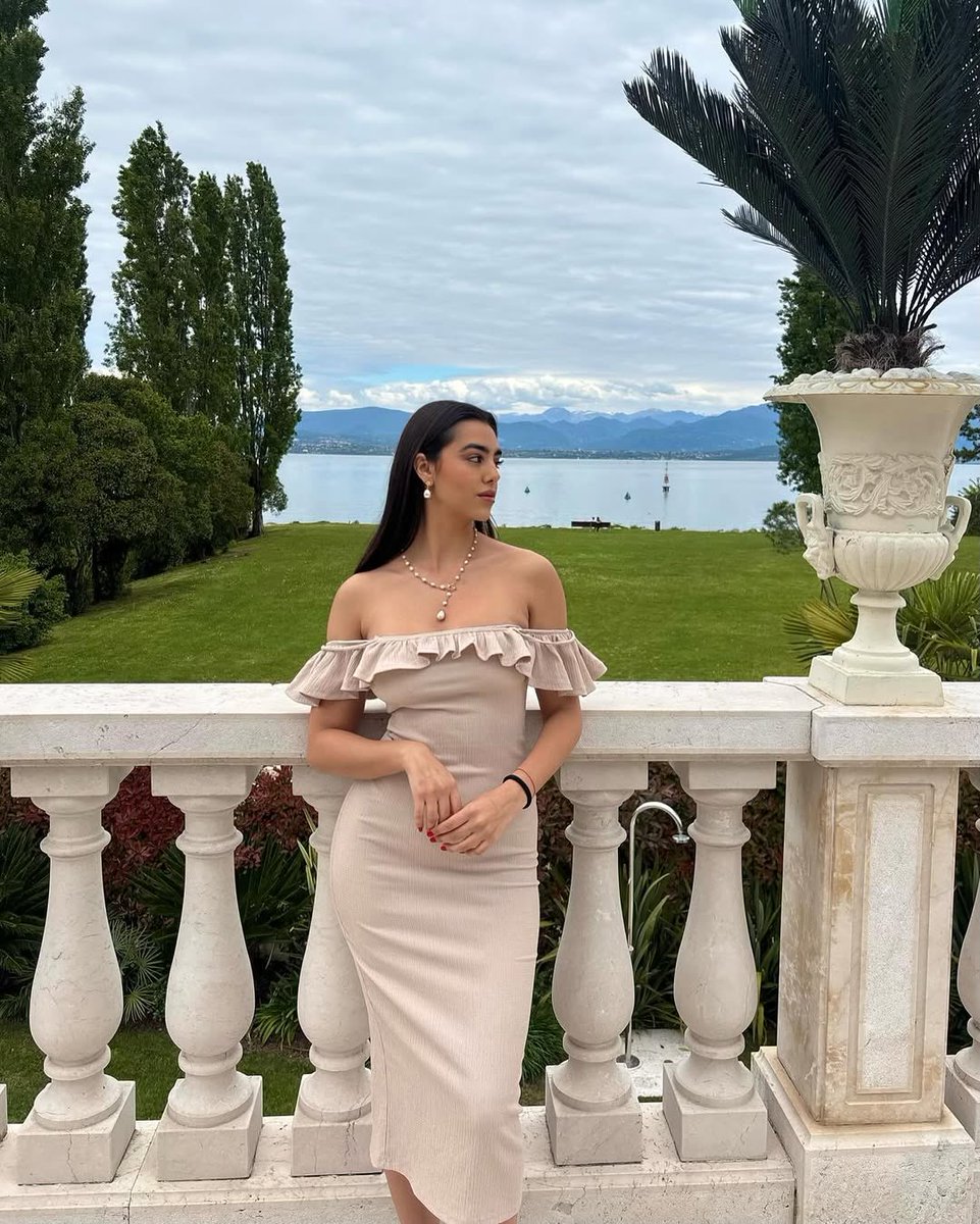 Valeriaconca01's tweet photo. Weekend getaway🧚 

gioielli @ruedesmille #gift
dress @mango

#Sirmonie #Lakegarda #Vacanzeitaliane #Italy https://t.co/Rr1COC8007