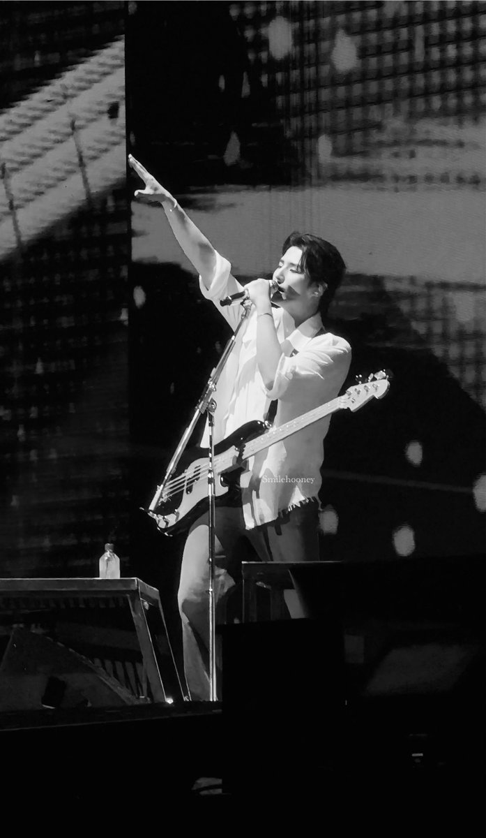 smilehooney's tweet photo. 250503 🦊 DAY6 FOREVER YOUNG IN JAKARTA
#데이식스 #영케이 #Day6 #YoungK #day6youngk #day6worldtour #foreveryounginjakarta https://t.co/G7O84lsuUo