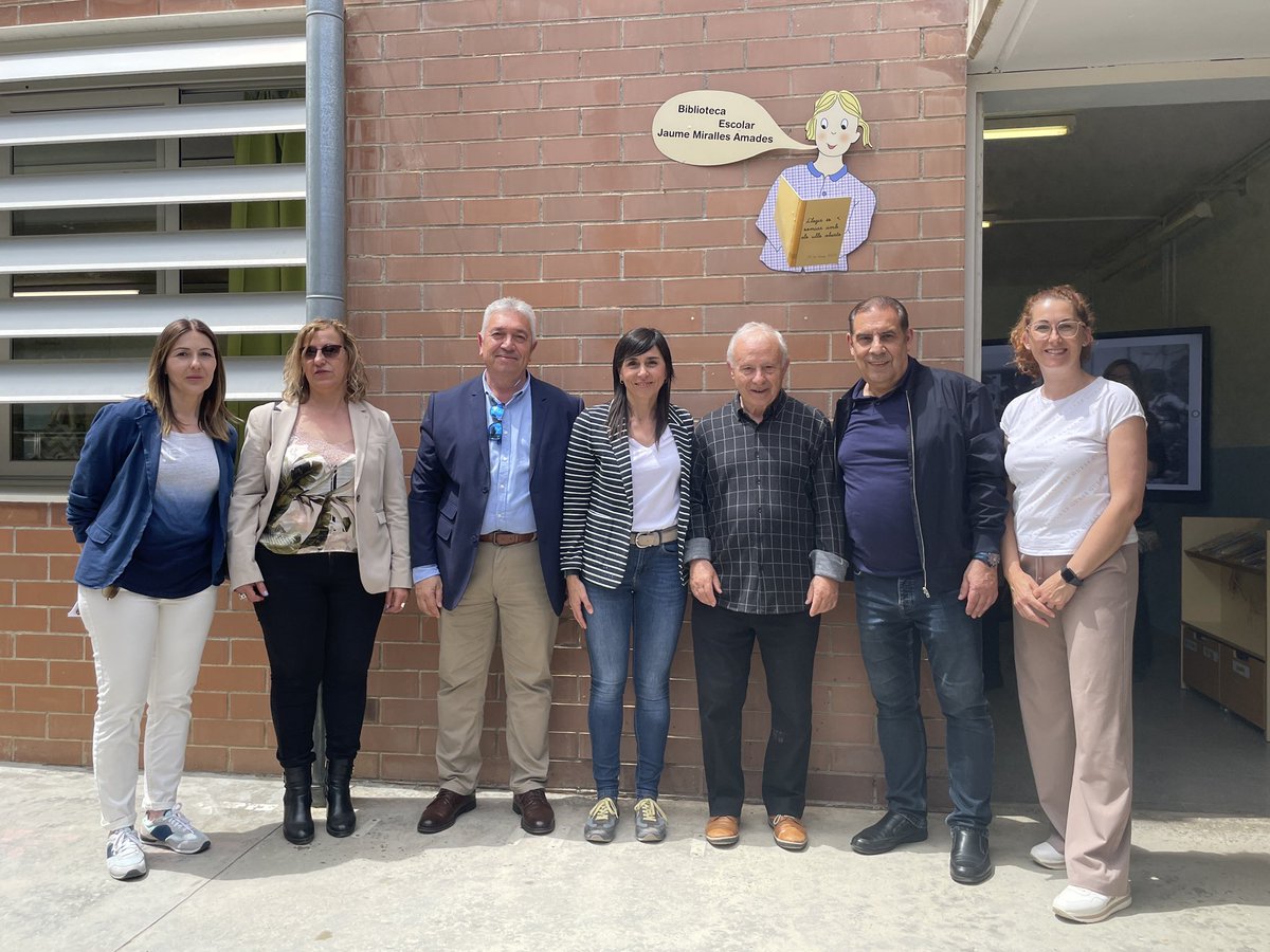 “Biblioteca escolar Jaume Miralles Amades”, un homenatge a una persona que va dedicar molts anys a l’escola pública del nostre poble sempre amb il.lusió i promovent l’estima per la Selva del Camp. <a href="/AjSelvadelCamp/">Aj. Selva del Camp</a> #escolapúblicaabelferrater