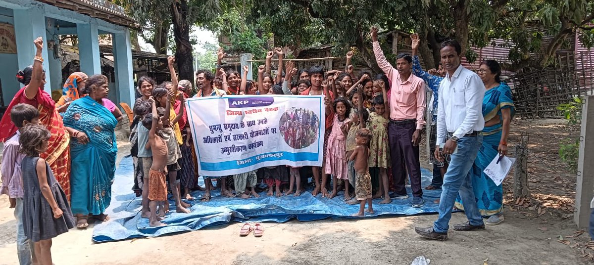 EkramPRO's tweet photo. Meeting with #children & members of the #DNT Community in Muzaffarpur district to discuss their rights, govt schemes, and #climatejustice. #DNTCommunity #Muzaffarpur #ClimateJustice @ActionAidIndia @saurabhiirm @sndeep https://t.co/GlxeeQLd32