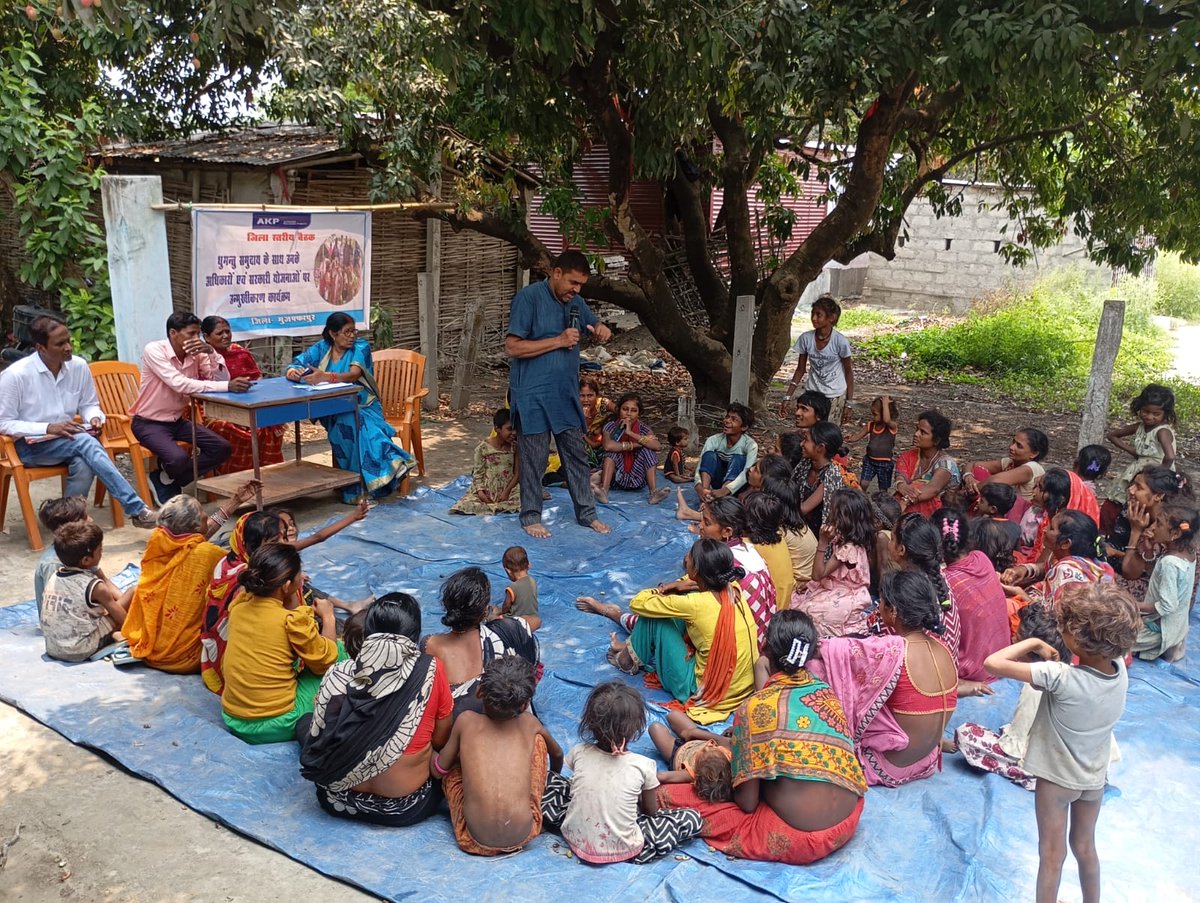 EkramPRO's tweet photo. Meeting with #children & members of the #DNT Community in Muzaffarpur district to discuss their rights, govt schemes, and #climatejustice. #DNTCommunity #Muzaffarpur #ClimateJustice @ActionAidIndia @saurabhiirm @sndeep https://t.co/GlxeeQLd32