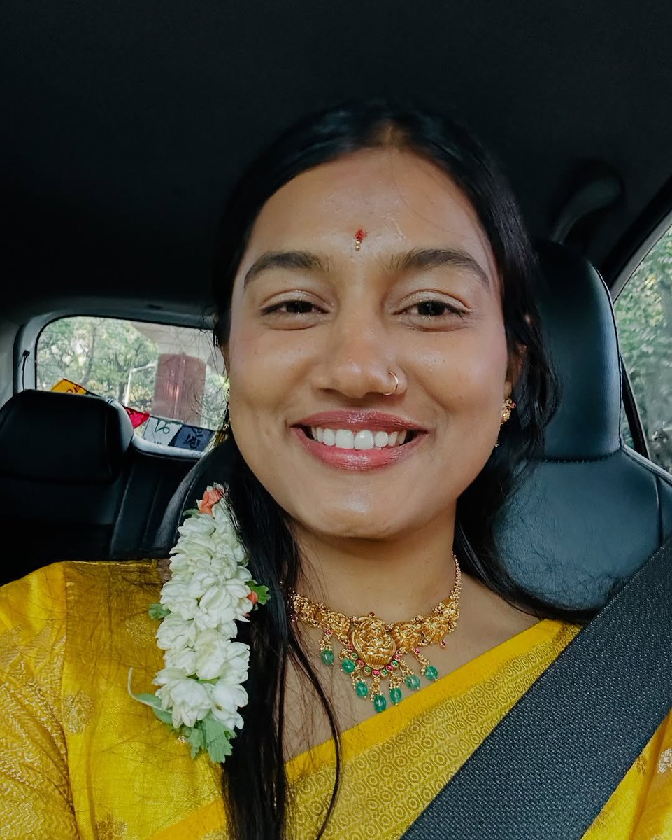 WriterMuttu's tweet image. ಹೇ ಗೆಳತಿ 

       ನಿನಗೆ ನಾ ಕೊಡಿಸಲೇ ಮೂಗುತಿ 

ನೀ ಒಪ್ಪಿದರೇ ನಾನಾಗುವೆ ,ನಿನ್ನ ಜೀವನ ಸಂಗಾತಿ 

#ಮೂಗುತಿ_ಸುಂದರಿ