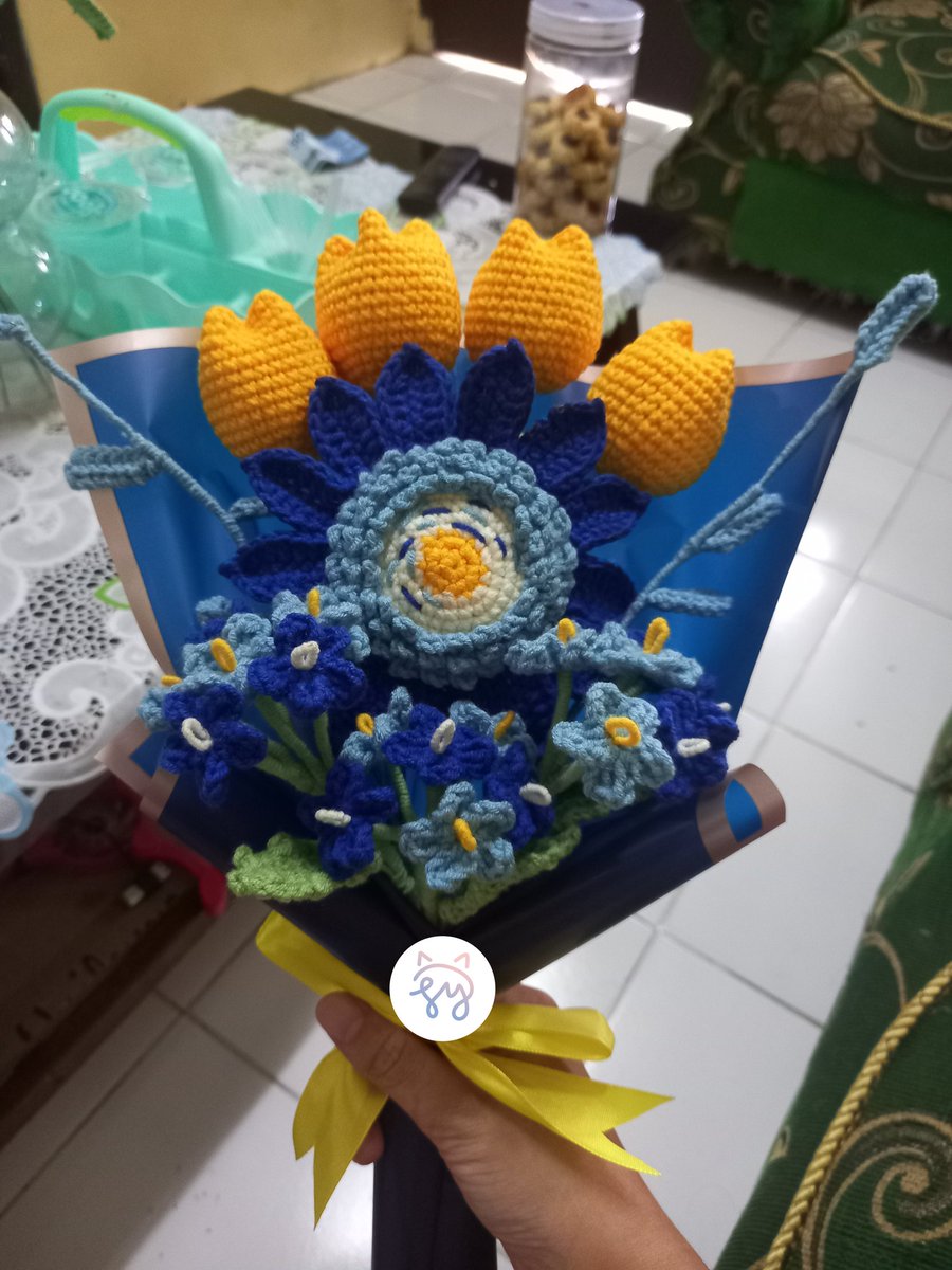 soonwoowu's tweet photo. 2๏ธโฃ buket bunga rajut dan bunga rajut satuan ๐๐ท
#wts #KadoWisuda #BungaRajut #BuketWisuda #Keychain #plushie #CrochetIndonesia #OpenOrder #CrochetCustom https://t.co/UwF67kTqqE