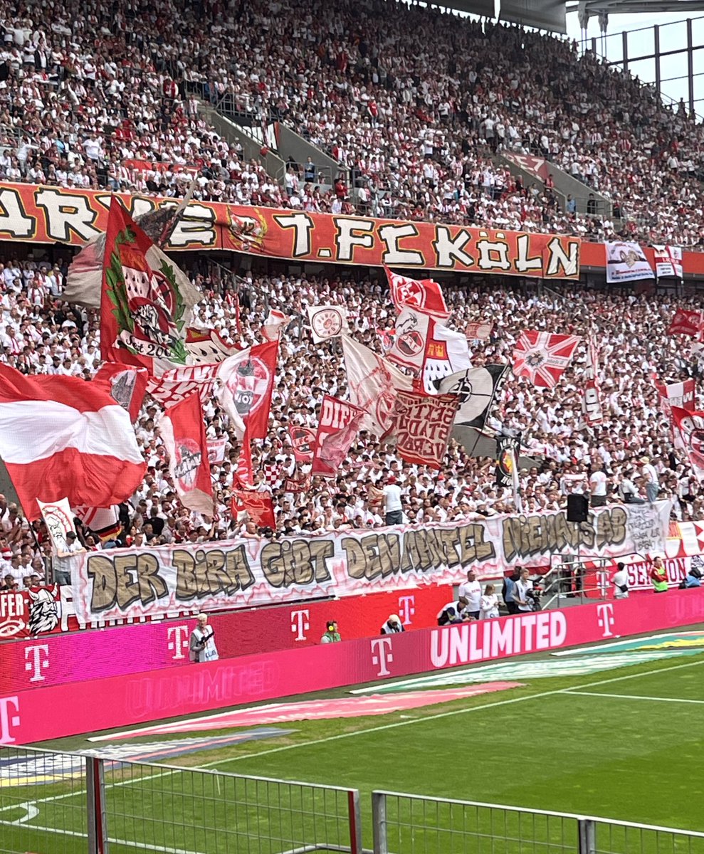 „Der Bira gibt den Mantel niemals ab”. Die Südkurve Köln erinnert an den verstorbenen Bonner Gangsterrapper Xatar. #effzeh #koefck