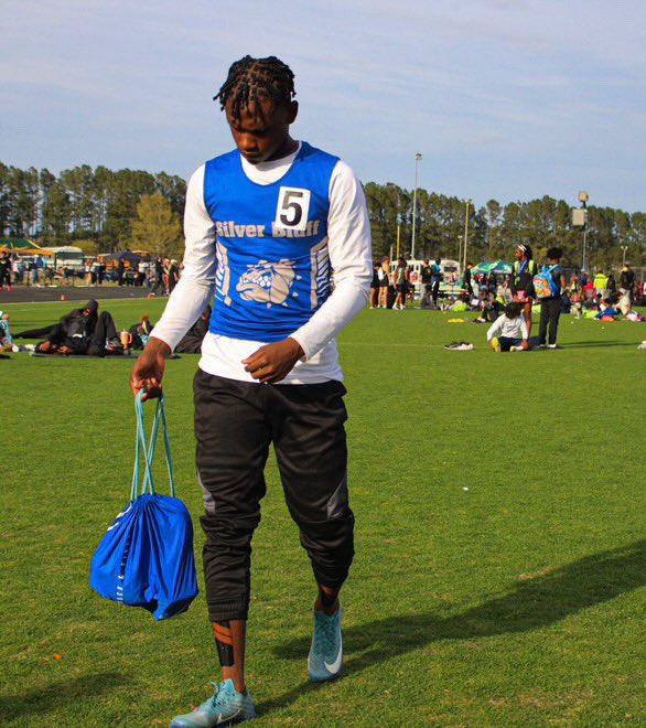 Help me welcome my guy <a href="/jessieshelley01/">Jessie Shelley</a> to the Prospects Global Family!! He is a state Champion in Long Jump (22'8") &amp; a Elite Sprinter (100m: 10.82s &amp; 200m: 21.53s)!! He a baller on the gridiron too!! Coaches check him out!! <a href="/ChampGMG/">Coach Champ Merriweather</a> #PGFamily #WeNext

hudl.com/v/2Q61Jg