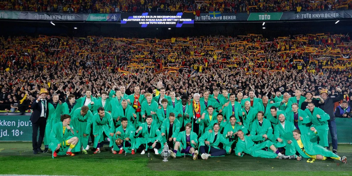 Go Ahead Eagles, Eredivisieseizoen 2024/25:
- De meeste punten sinds 1971
- De meeste goals sinds 1982
- De hoogste eindklassering sinds 1969
- De eerste prijs sinds 1933.

Deze selectie en staf kunnen in Deventer nooit meer stuk. Hulde voor een onvergetelijk voetbaljaar. #rkcgae