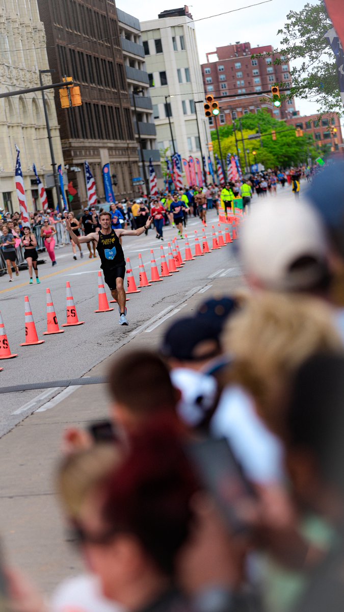 OHMileSplit's tweet photo. Zach Kreft continues to do damage on the roads!

Anchored by a solid negative split this morning, the Buckeye Valley ‘18 grad clocked 2:18.58, officially, for a decisive victory at the 2025 University Hospitals Cleveland Marathon.

📸 @dsnpics https://t.co/KpxxW2hrFz