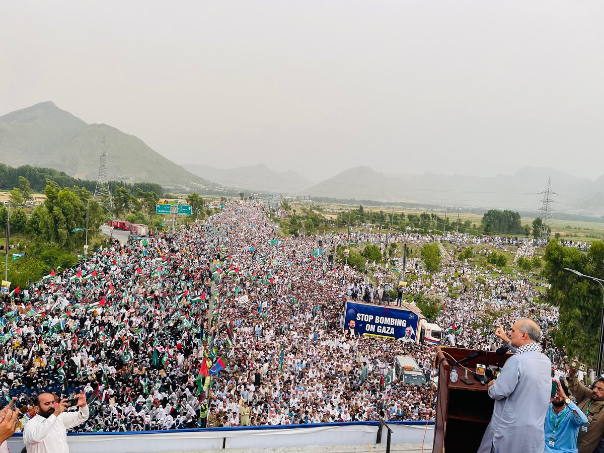 امیر جماعت اسلامی پاکستان حافظ نعیم الرحمن  نے 28 مئی کو یوم تکبیر کے ساتھ یوم عبدالقدیر خان منانے کا اعلان کردیا

چکدرہ میں جماعت اسلامی خیبرپختونخوا شمالی کے زیر اہتمام "بھارت اسرائیل مردہ باد مارچ " سے خطاب.
 #KPStandsWithGaza